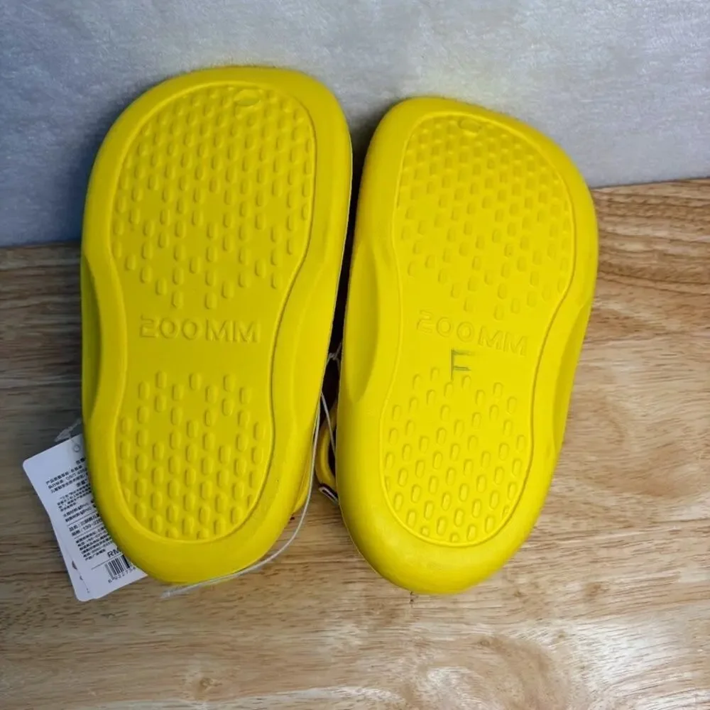 Sanrio Pompompurin Clogs Yellow Slip On Rubber Sandals NEW Kids Size US 1 EU 32